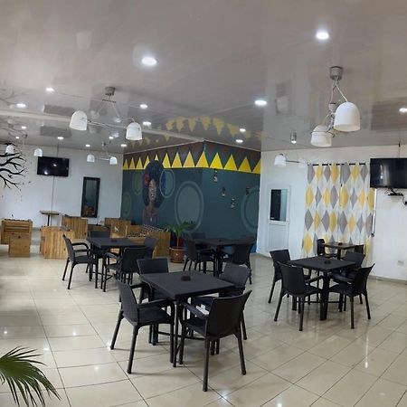 Sky Inn Hotel فريتاون المظهر الخارجي الصورة
