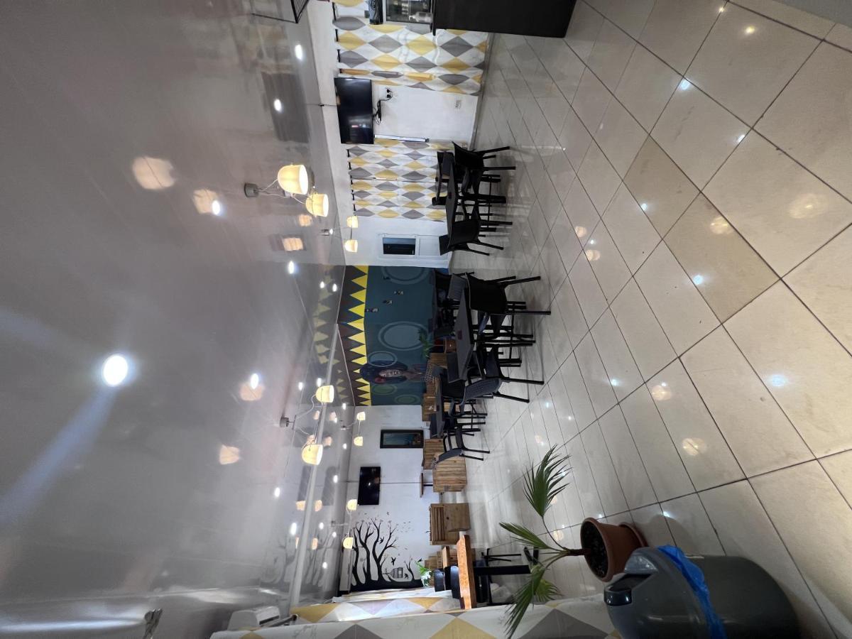 Sky Inn Hotel فريتاون المظهر الخارجي الصورة