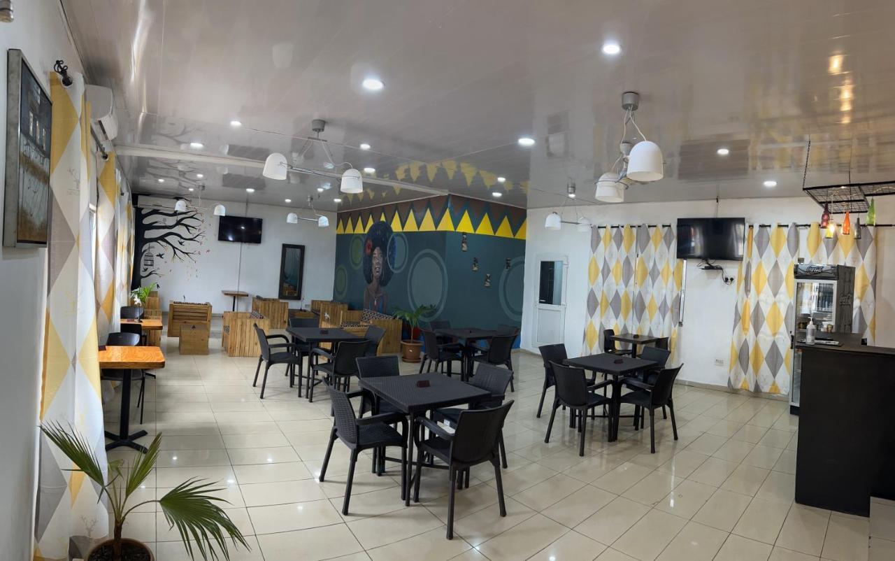 Sky Inn Hotel فريتاون المظهر الخارجي الصورة