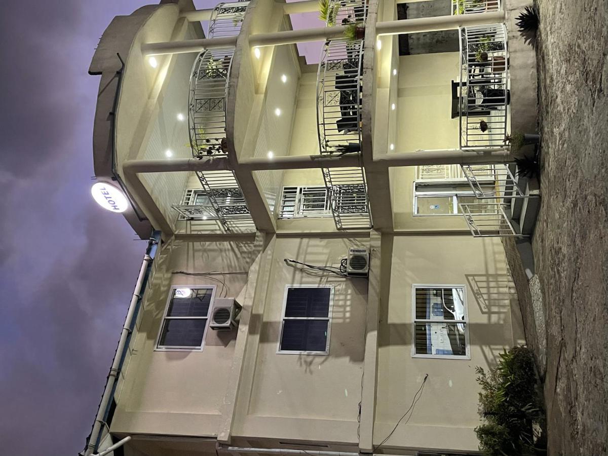 Sky Inn Hotel فريتاون المظهر الخارجي الصورة